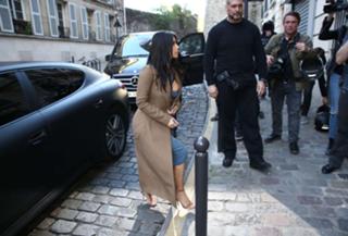 Kim Kardashian feet photo thumbnail