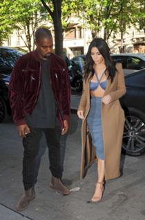 Kim Kardashian feet photo thumbnail