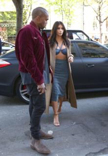 Kim Kardashian feet photo thumbnail