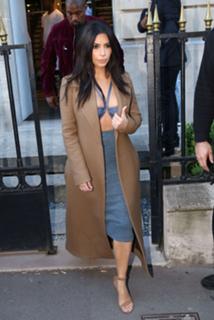 Kim Kardashian feet photo thumbnail