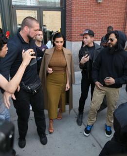 Kim Kardashian feet photo thumbnail