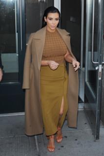 Kim Kardashian feet photo thumbnail