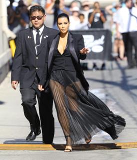 Kim Kardashian feet photo thumbnail