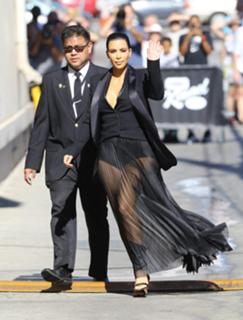Kim Kardashian feet photo thumbnail