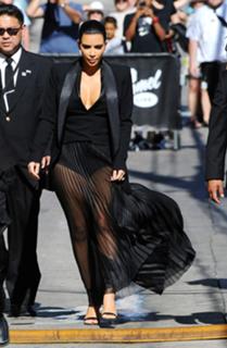 Kim Kardashian feet photo thumbnail