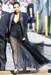 Kim Kardashian feet photo thumbnail