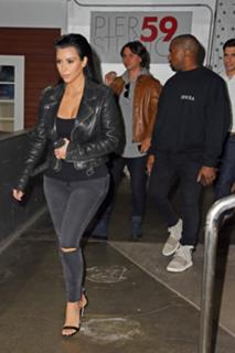 Kim Kardashian feet photo thumbnail