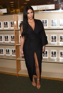 Kim Kardashian feet photo thumbnail