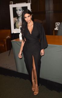 Kim Kardashian feet photo thumbnail