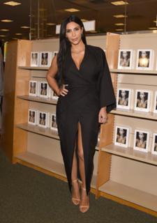 Kim Kardashian feet photo thumbnail