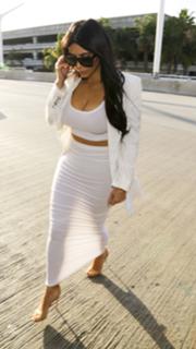 Kim Kardashian feet photo thumbnail