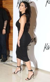 Kim Kardashian feet photo thumbnail