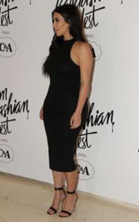 Kim Kardashian feet photo thumbnail