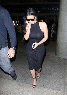 Kim Kardashian feet photo thumbnail