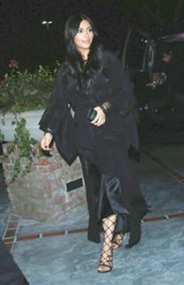 Kim Kardashian feet photo thumbnail
