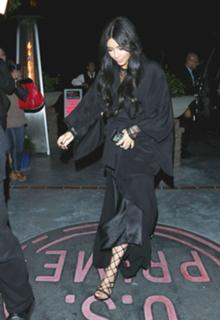 Kim Kardashian feet photo thumbnail