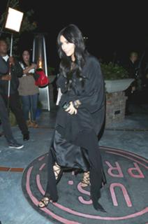 Kim Kardashian feet photo thumbnail