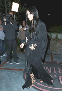 Kim Kardashian feet photo thumbnail