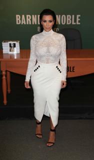 Kim Kardashian feet photo thumbnail