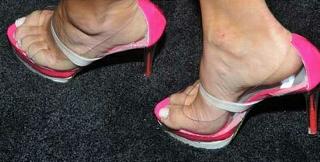 Kim Kardashian feet photo thumbnail