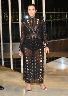 Kim Kardashian feet photo thumbnail