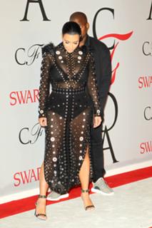 Kim Kardashian feet photo thumbnail