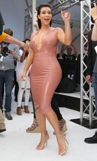 Kim Kardashian feet photo thumbnail