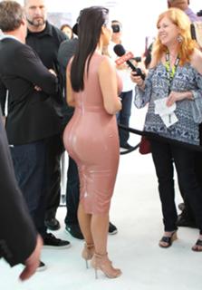 Kim Kardashian feet photo thumbnail