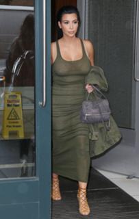 Kim Kardashian feet photo thumbnail