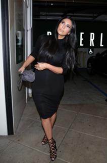 Kim Kardashian feet photo thumbnail