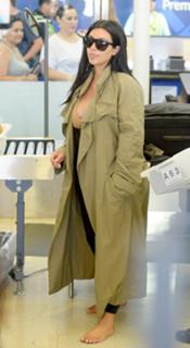 Kim Kardashian feet photo thumbnail