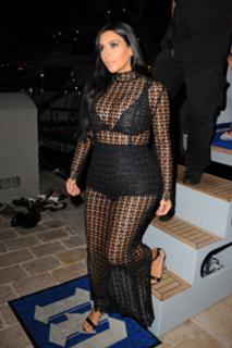 Kim Kardashian feet photo thumbnail