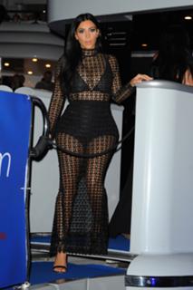 Kim Kardashian feet photo thumbnail