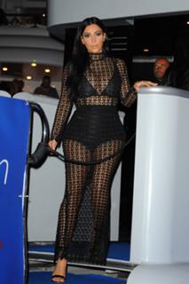 Kim Kardashian feet photo thumbnail