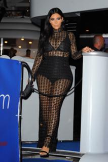 Kim Kardashian feet photo thumbnail