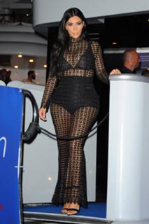 Kim Kardashian feet photo thumbnail