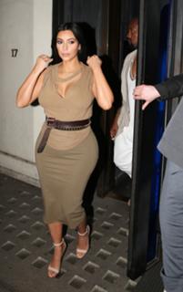 Kim Kardashian feet photo thumbnail