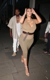 Kim Kardashian feet photo thumbnail