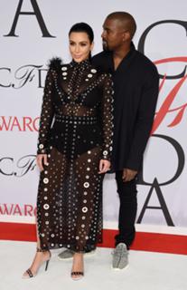 Kim Kardashian feet photo thumbnail