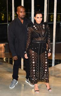 Kim Kardashian feet photo thumbnail