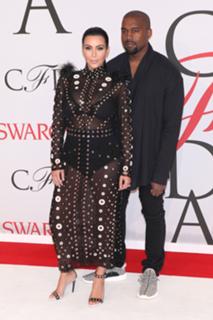 Kim Kardashian feet photo thumbnail