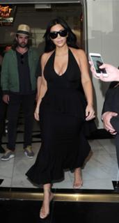 Kim Kardashian feet photo thumbnail