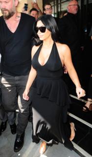 Kim Kardashian feet photo thumbnail