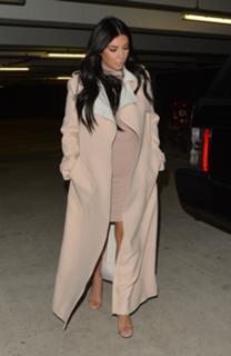 Kim Kardashian feet photo thumbnail