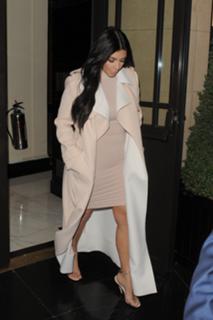 Kim Kardashian feet photo thumbnail