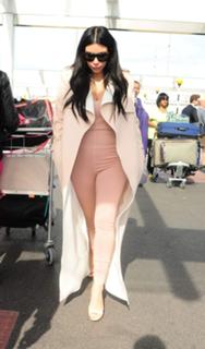 Kim Kardashian feet photo thumbnail