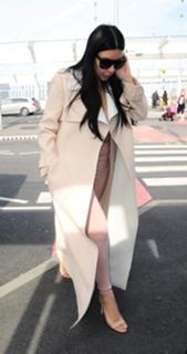 Kim Kardashian feet photo thumbnail