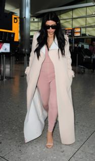 Kim Kardashian feet photo thumbnail