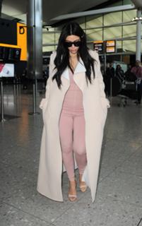 Kim Kardashian feet photo thumbnail