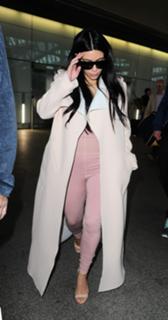 Kim Kardashian feet photo thumbnail